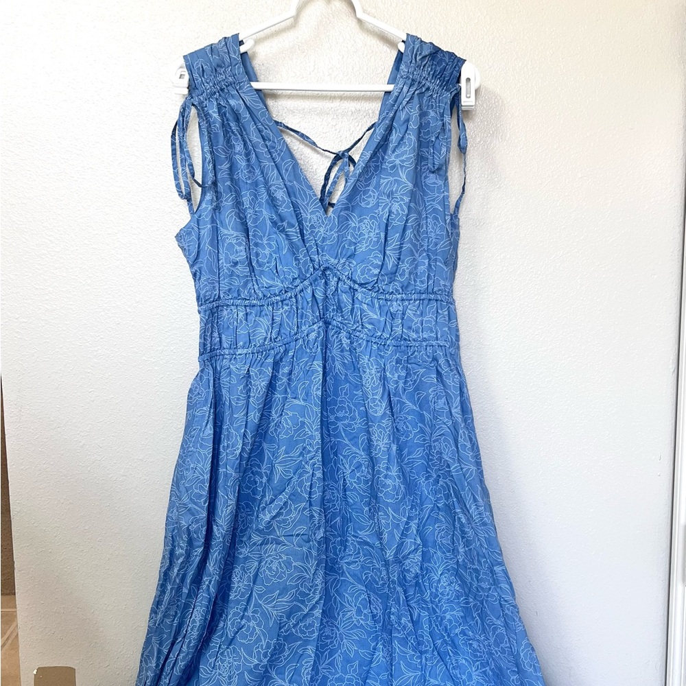 (4 for $20 Bundle✅) Time and Tru Blue Tie Back Dress with White Floral Accents